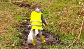 Jurbise - Des enfants nettoient les cours d'eau