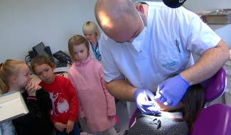 EPICURA - 50 enfants en visite chez le dentiste