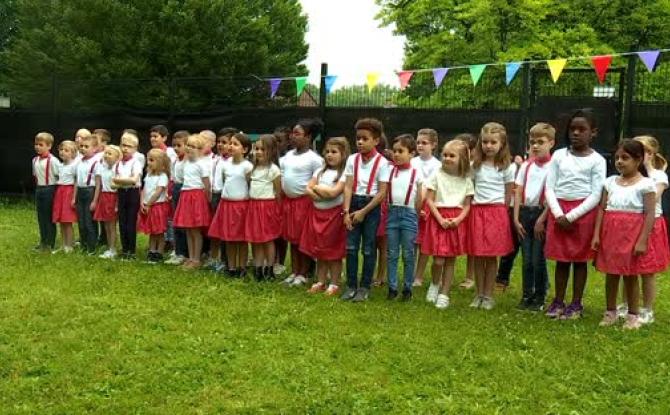 Frameries - Des enfants font un spectacle pour les résidents de la maison de repos "Les Ecureuils"