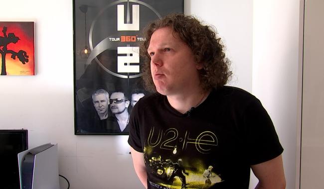 Mons : Fan de U2 et de rock, Jérémy Lavin écrit sa biographie du groupe