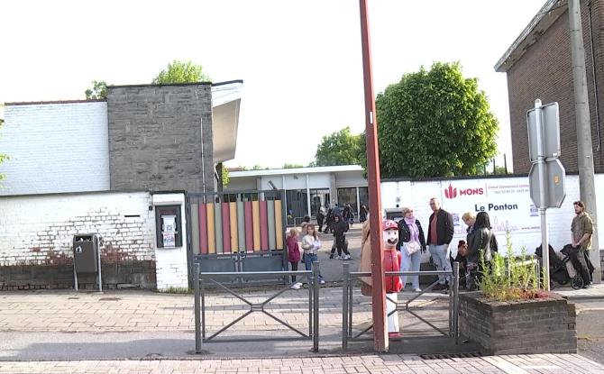 Fusion d'écoles à Mons : incompréhension chez certains parents