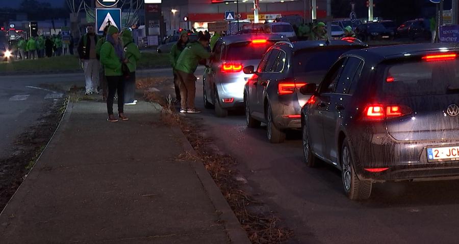 Grève provinciale : barrages et piquets de grève à Mons-Borinage