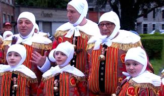cavalcade de Jemappes : Un ramassage spécial pour Patrick qui fête ses 60 ans de Gille