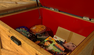 Opération cadeaux pourris au SPARKOH! à Frameries