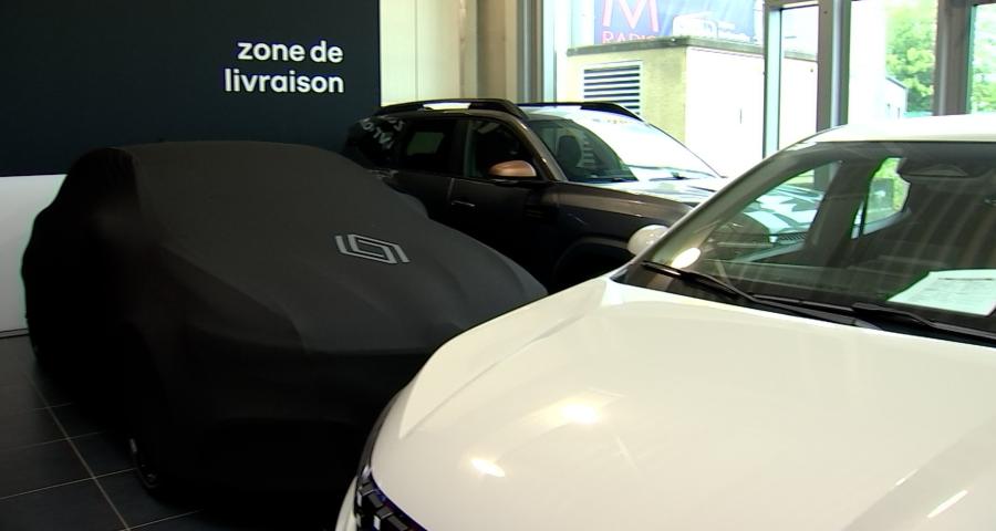 Grève chez Bpost : les concessionnaires attendent encore des plaques de voitures neuves