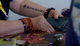 Esotérisme et bien être : Flénu a accueilli à nouveau le salon de la voyance et des arts divinatoires