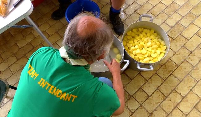 Hornu - Des seniors cuisinent pour le Patro