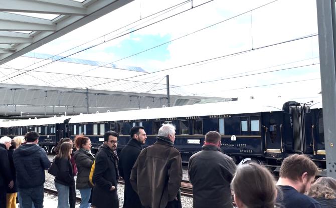 Grande affluence à la gare de Mons pour le passage de l'Orient Express!