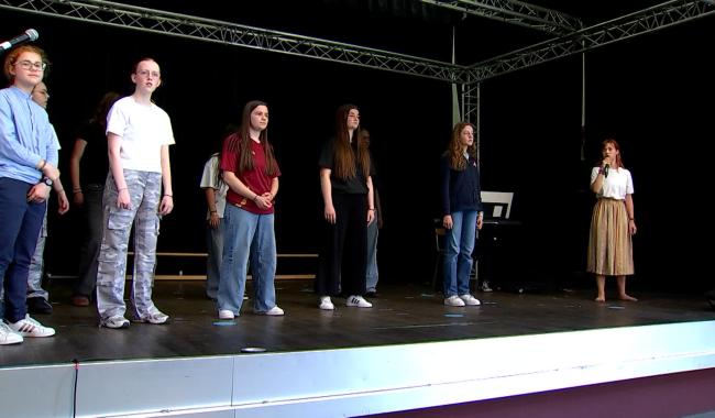 Un hommage à Marguerite Bervoets par les élèves de l'Athénée qui porte son nom