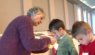 Jemappes - Un atelier intergénérationnel pour décorer les pulls de Noël