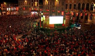 Mondial 2026 : gros succès des écrans géants sur la Grand-Place de Mons