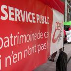 Grève des services publics : CGSP et CSC réunies devant la prison de Mons