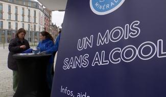 Un mois sans alcool : le van de la Tournée Minérale de passage à Mons