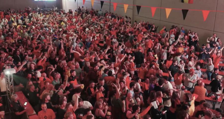Masnuy-Saint-Jean : 800 supporters assistent à la victoire des Diables Rouges face aux États-Unis en pleine nuit