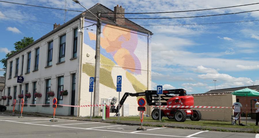 Tertre : une fresque collective prend vie avec l'artiste "Mister Tris"
