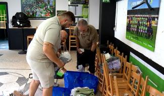 Casquettes, vêtements légers, bouteilles d'eau.. L'ASBL Loisirs incluS récolte les dons avec l'aide des Francs-Borains