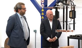 Jean-Luc Crucke en visite chez Multitel: un acteur majeur de la sécurité ferroviaire