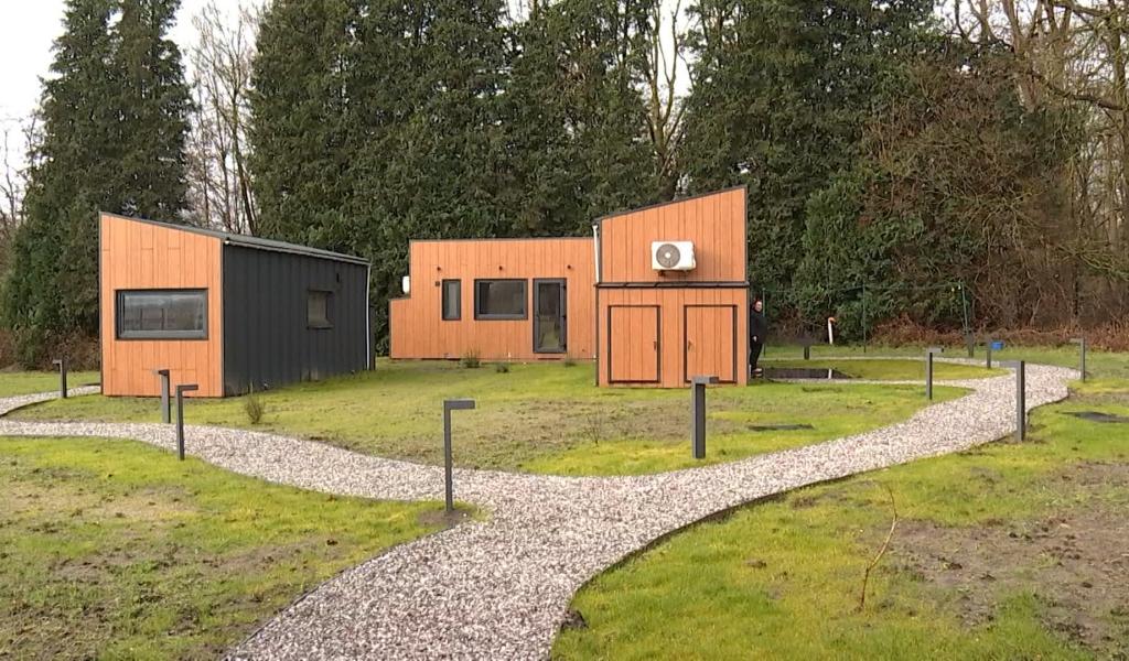 Ghlin - Le centre Poliade inaugure 3 tiny houses