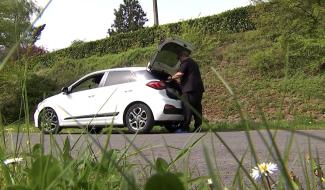 David, chauffeur poids lourd, dort dans sa voiture faute de logement