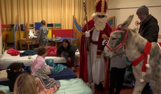 Ghlin : Les élèves du CPESM dorment à l'école et sont réveillés par St Nicolas