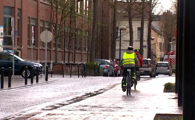 Vélo en centre-ville : les bons réflexes pour circuler en toute sécurité