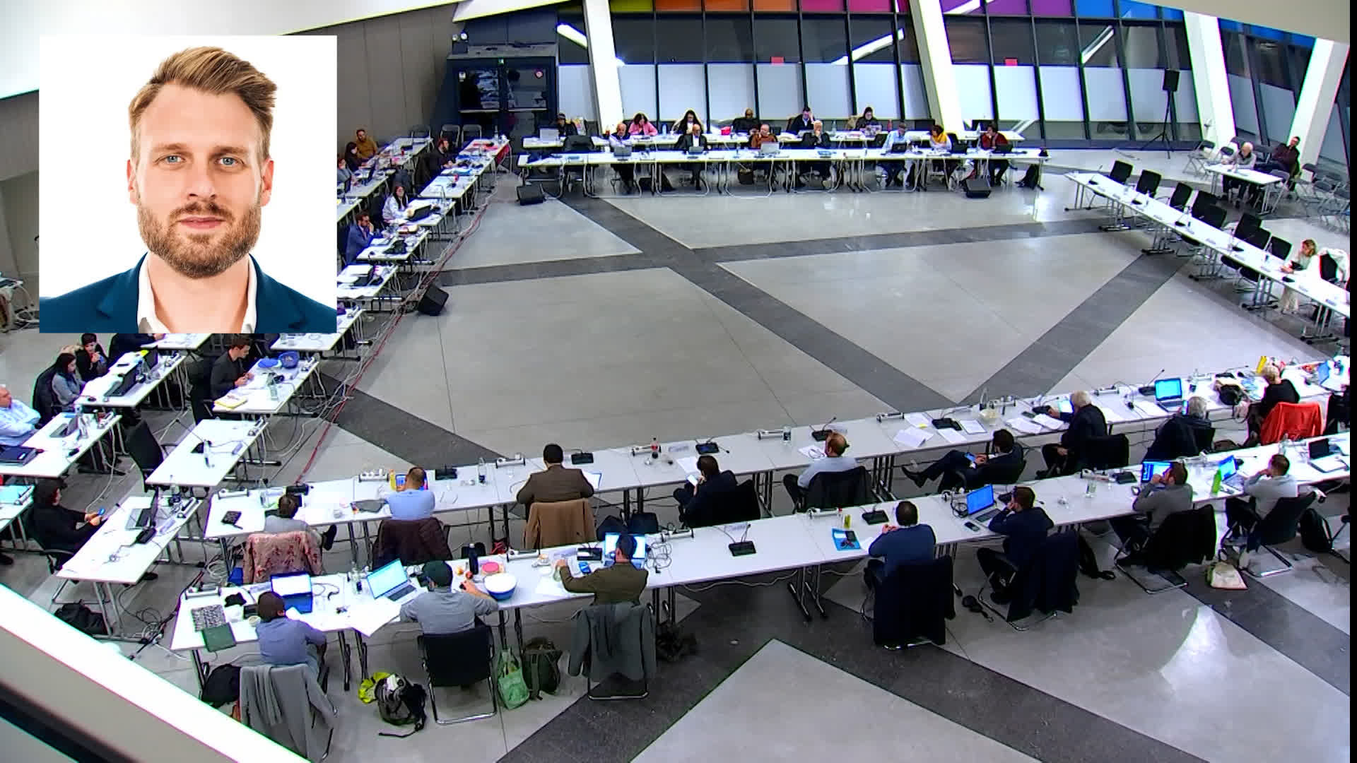 Diminuer le nombre de conseillers communaux? Mons vote "oui" à l'unanimité
