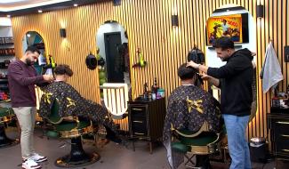 De la guerre en Syrie à leurs salons de coiffure, l'incroyable parcours des frères Karayem