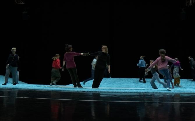 Du public à la scène : des citoyens montois au cœur du spectacle : « Corps tendres »