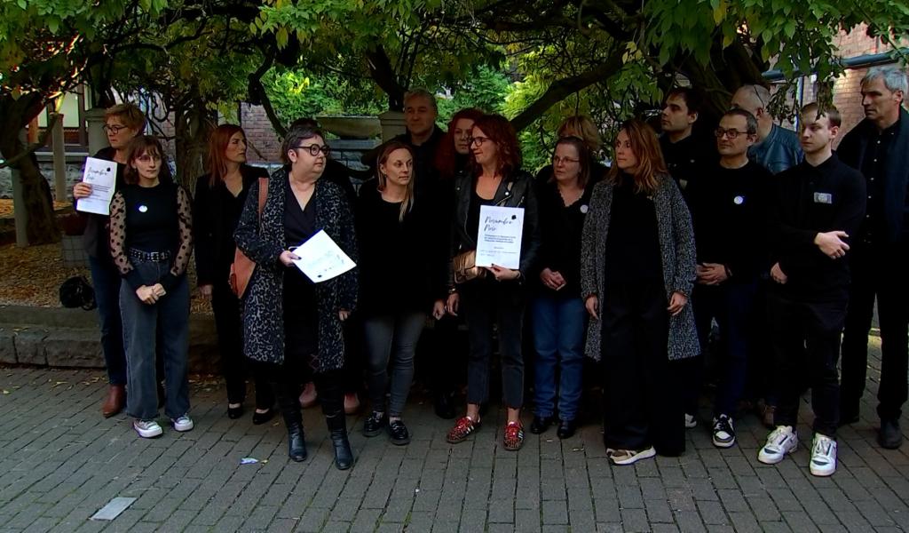 Institut St Ferdinand : une action symbolique de protestation a eu lieu avant la réunion de parent ce vendredi