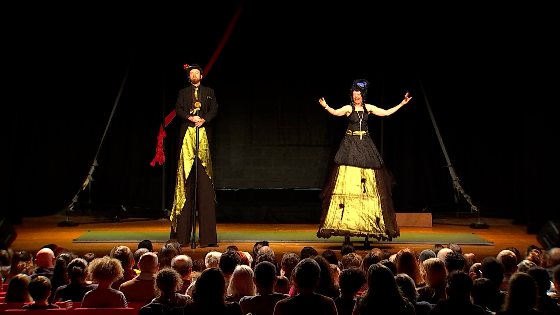 Le festival des écoles de cirque a transformé le centre culturel de Dour en piste aux étoiles