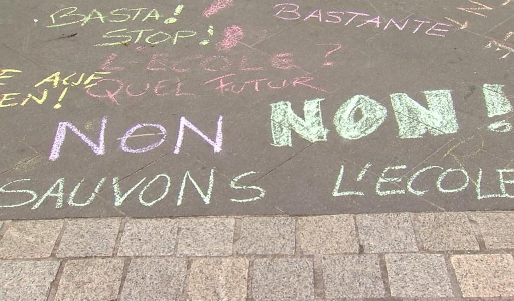Action des Profs de l'Athénée Royal de Mons - La colère des enseignants gagne du terrain