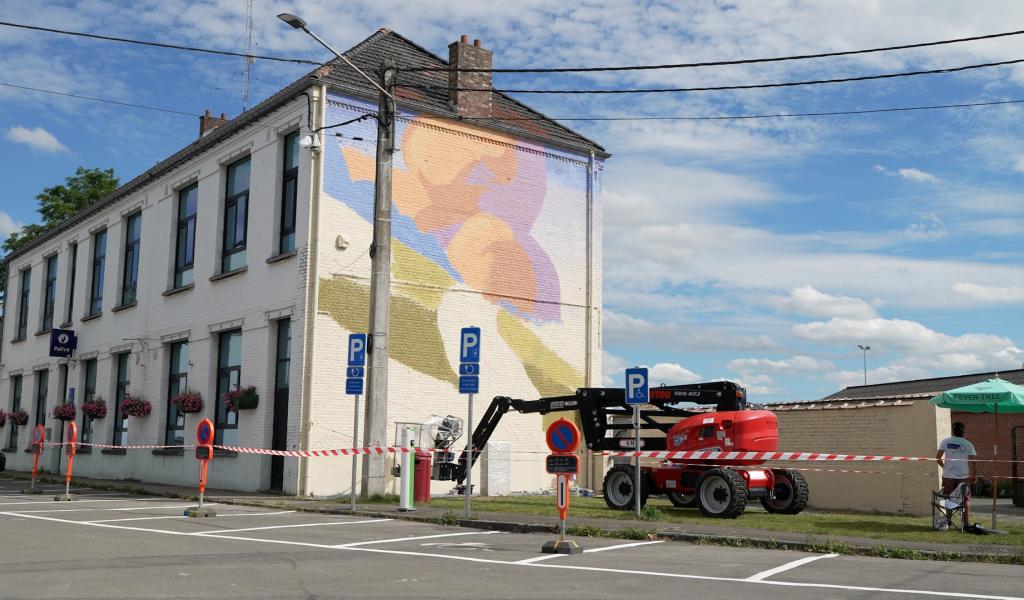 Tertre : une fresque collective prend vie avec l'artiste "Mister Tris"