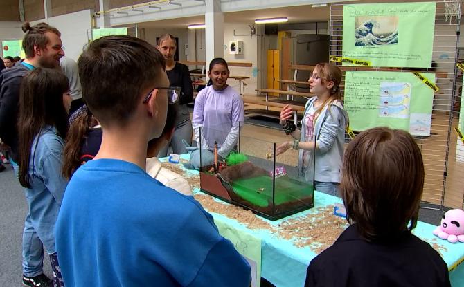 Quévy - Les enfants créent un salon des sciences!