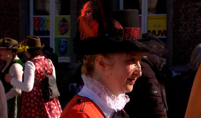 Carnaval de Binche : rencontre avec Chloé, Montoise et membre des Ladies Binchoises
