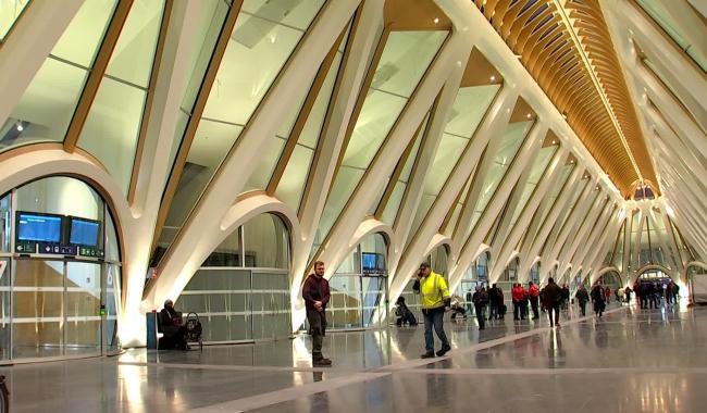 La nouvelle gare de Mons enfin en service : les premiers voyageurs la découvrent !