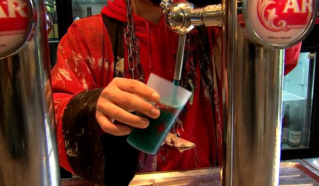 Urine de bleu : quand les cercles montois et la brasserie du Borinage collaborent