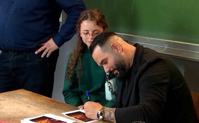 Frameries : Salvatore Livolsi en dédicace à son ancienne école