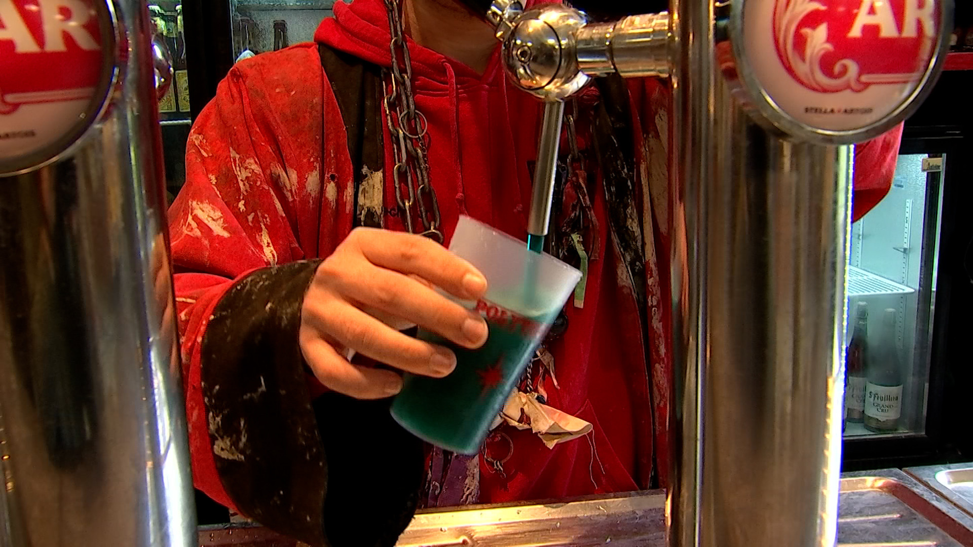 Urine de bleu : quand les cercles montois et la brasserie du Borinage collaborent