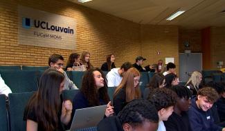 UCLouvain FUCaM Mons : les élèves de secondaire découvrent la vie universitaire