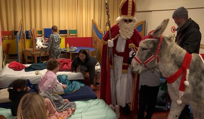 Ghlin : Les élèves du CPESM dorment à l'école et sont réveillés par St Nicolas