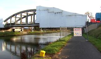 Travaux sur le pont du Busteau à Ghlin : ce qui se cache sous les bâches