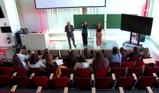 Umons: Les premiers étudiants du master en droit font leur rentrée !