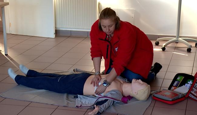 Brevet européen des premiers secours : la Croix-Rouge enseigne les bons gestes
