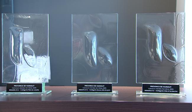 Concours meilleure viande fermière du Hainaut : filet de poulet, côte de porc et de boeuf sur le devant de la scène