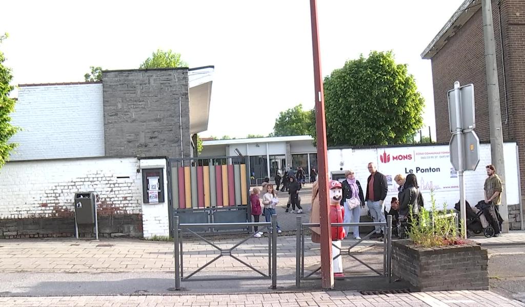Fusion d'écoles à Mons : incompréhension chez certains parents