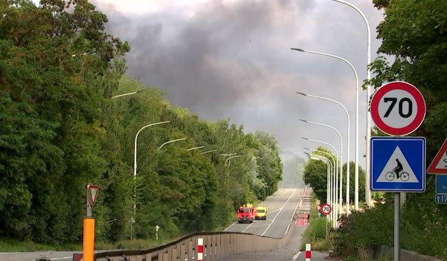 Obourg : incendie en cours le long de la route industrielle !