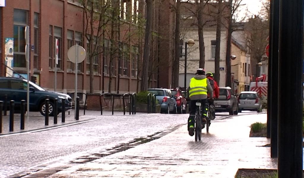 Vélo en centre-ville : les bons réflexes pour circuler en toute sécurité