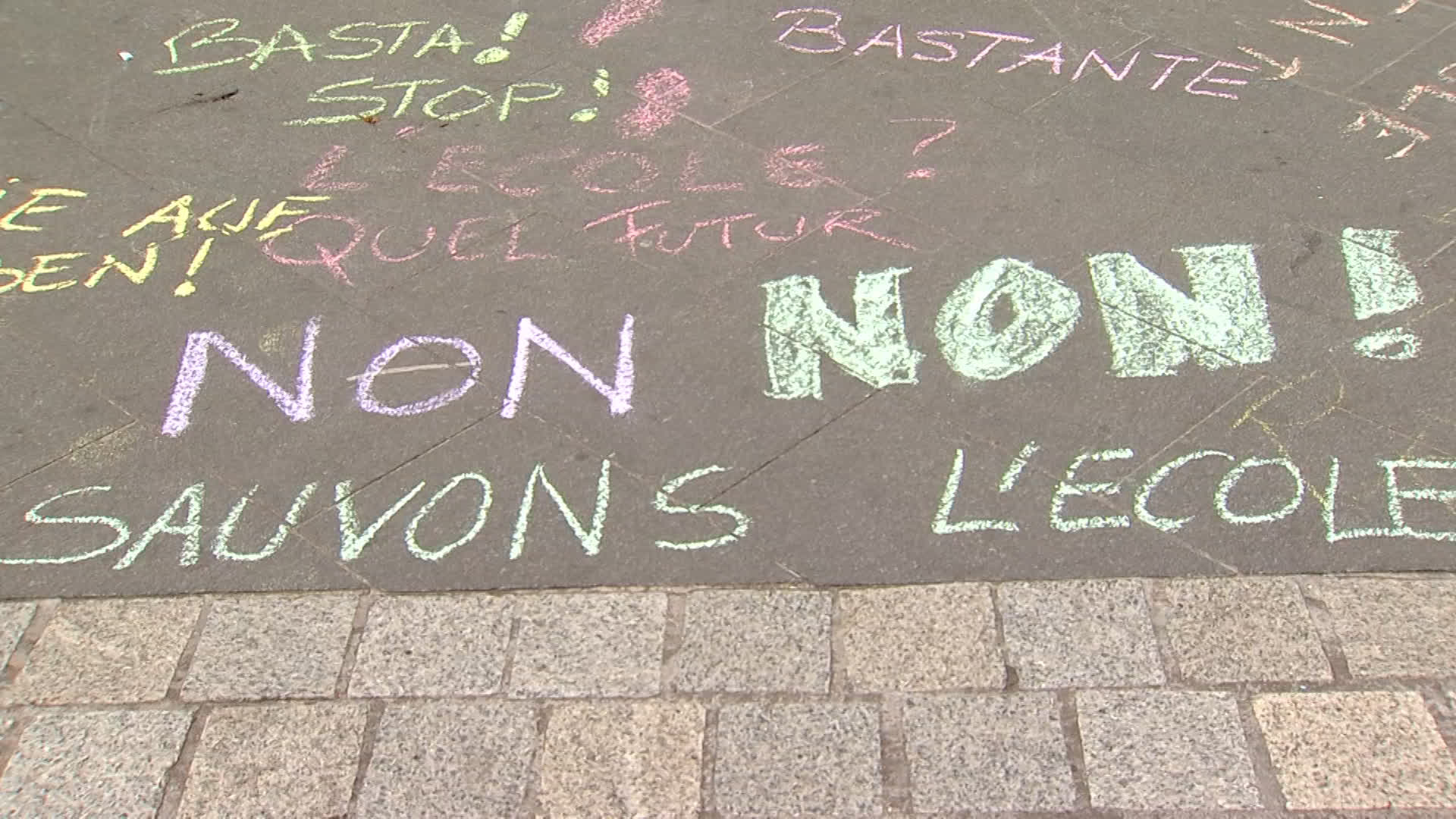 Action des Profs de l'Athénée Royal de Mons - La colère des enseignants gagne du terrain