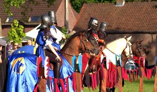 Des chevaliers s'affrontent lors des Médiévales de la Saint-Jean