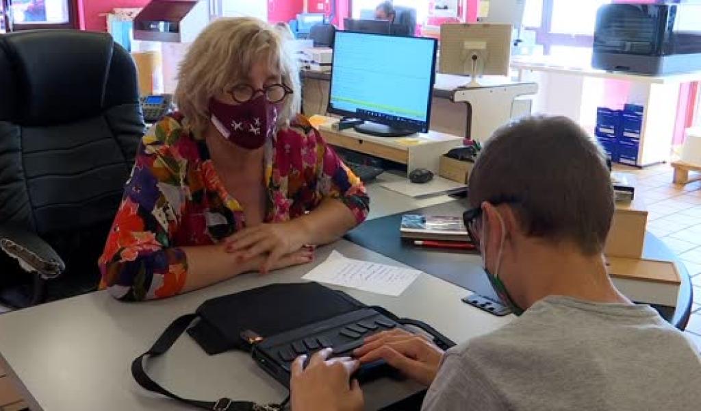 Ghlin - Comment adapter un livre de cours en braille?